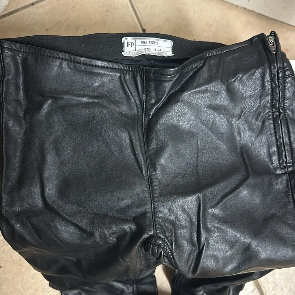Flare leather - Picture 2 of 2